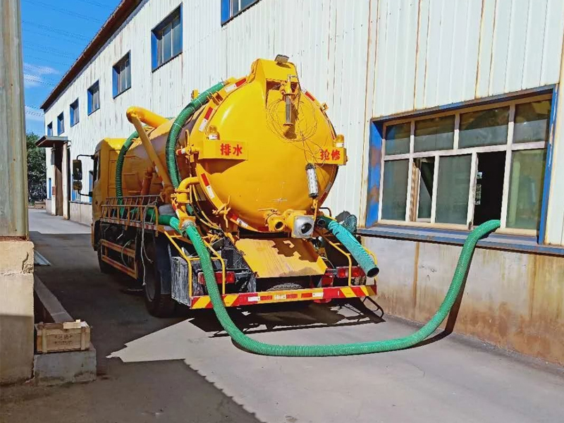 马台街厂区化粪池清理